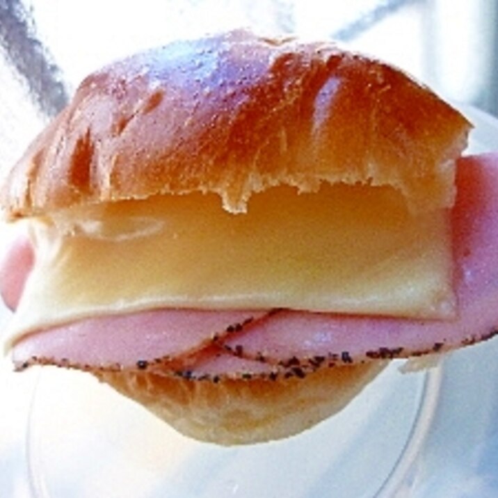 パストラミ&チーズロールサンド